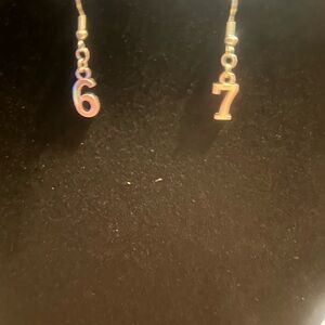 Elegant silver ‘6’ ‘7’ Earrings